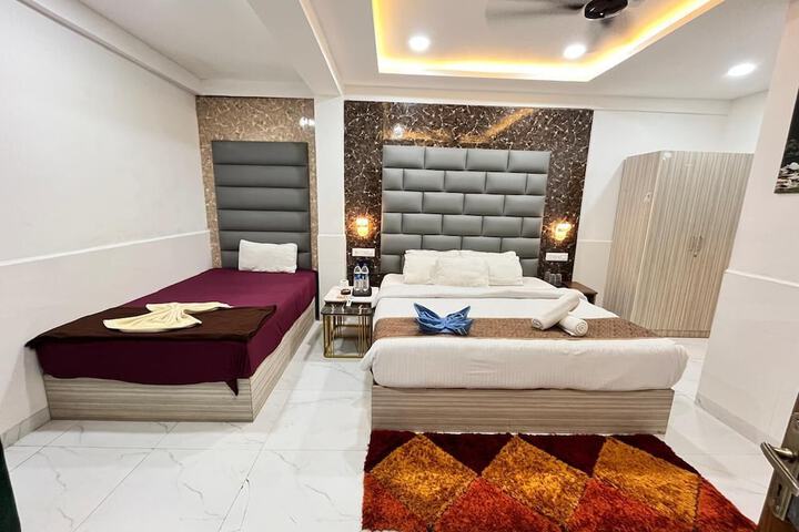 Room 10 of 24