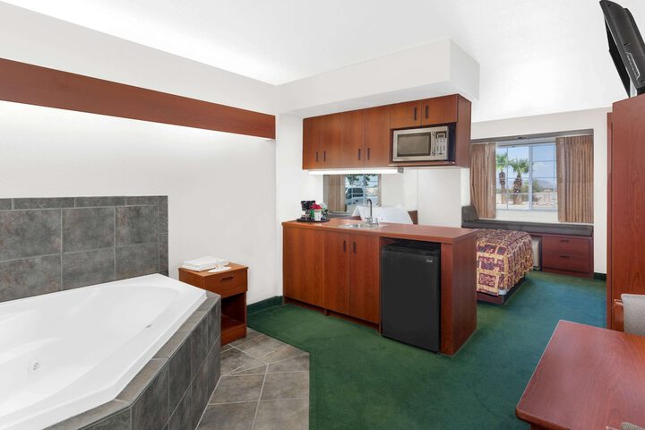 Jetted tub