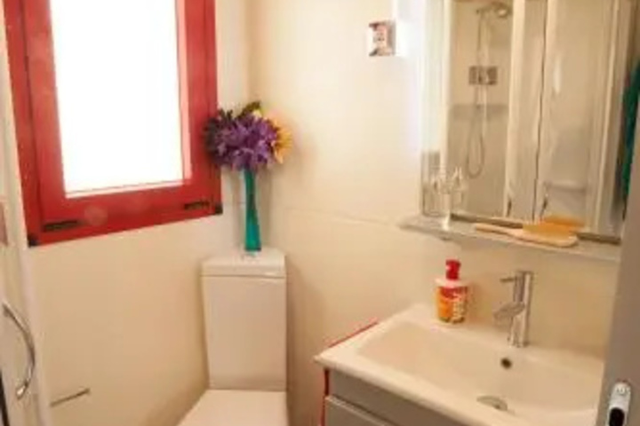 Room 9 of 27