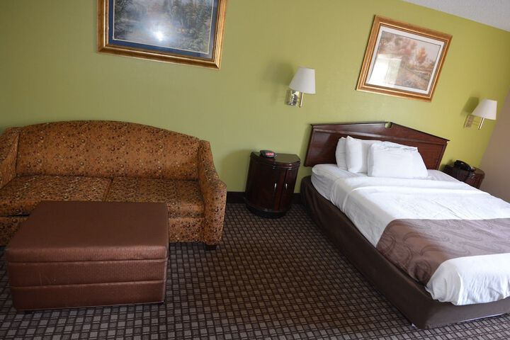 1 King Bed (10 of 10)