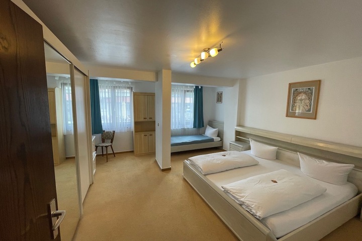 Room 12 of 42