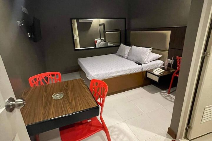 Room 12 of 24