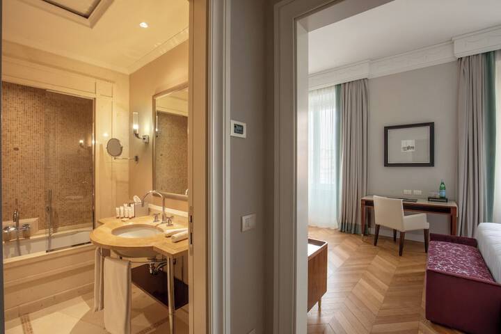 Room 32 of 58