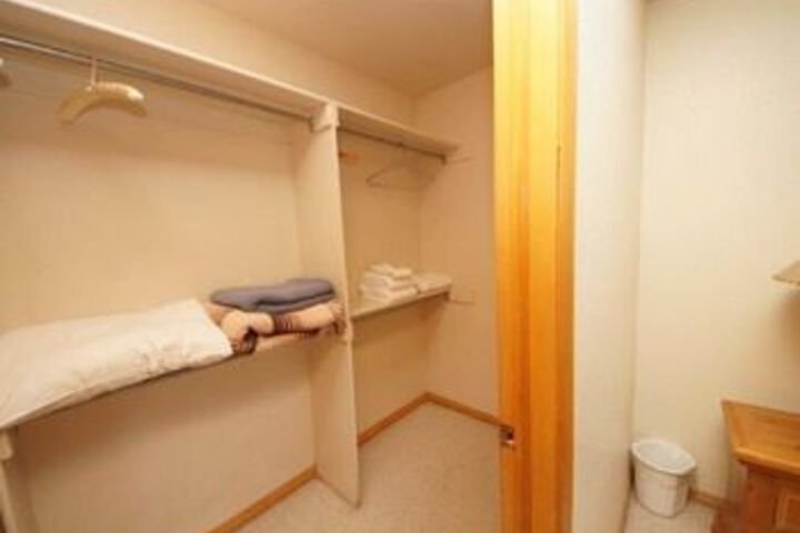Room 35 of 61
