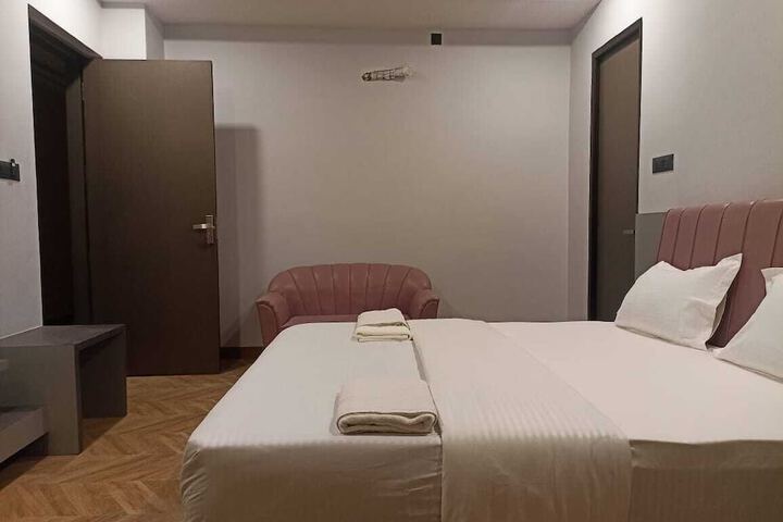 Room 4 of 37