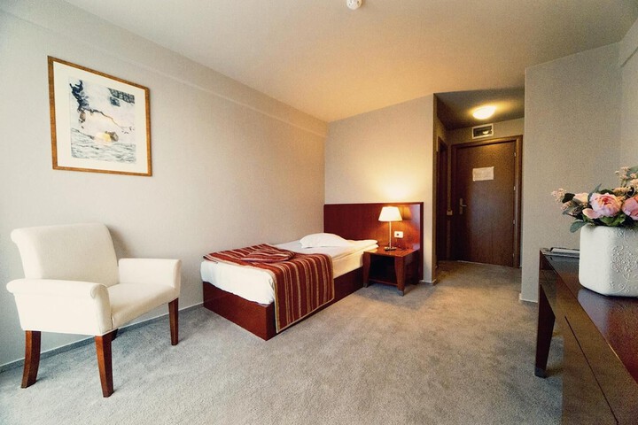 Room 18 of 68