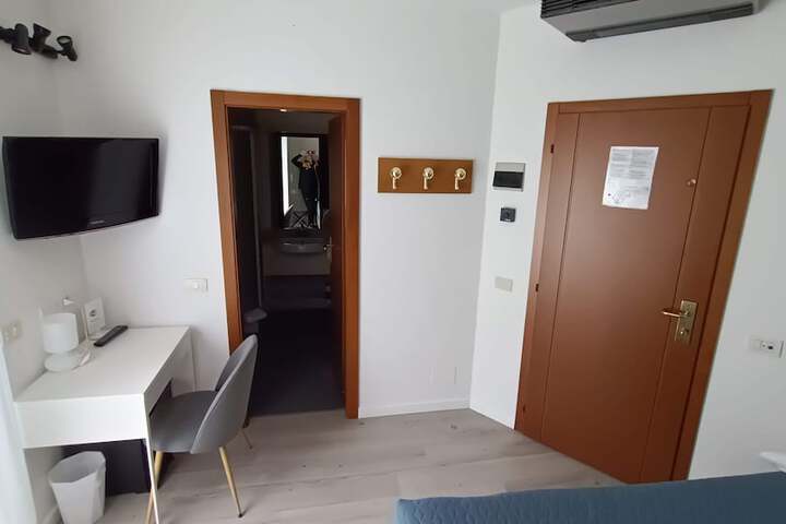Room 62 of 103