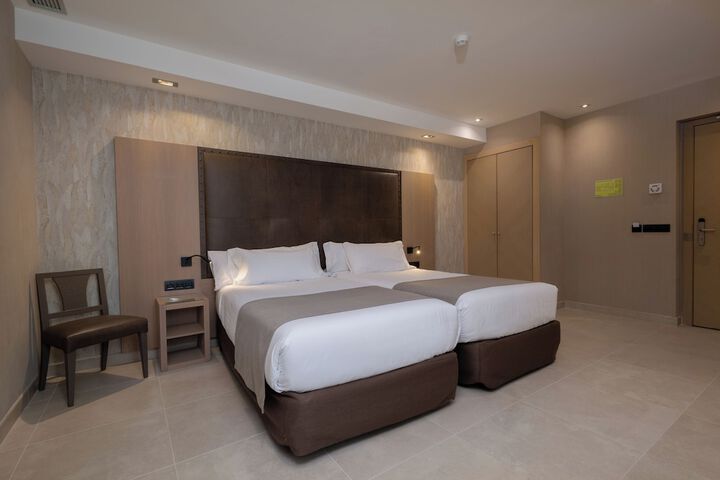 Room 14 of 135