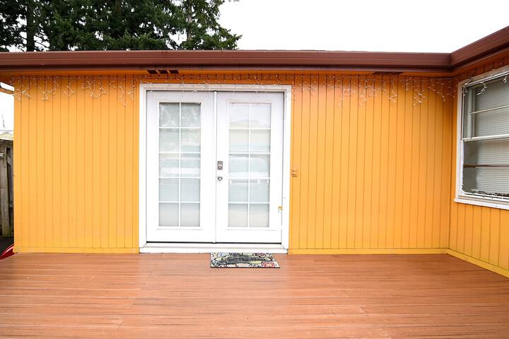 Sundeck 23 of 24