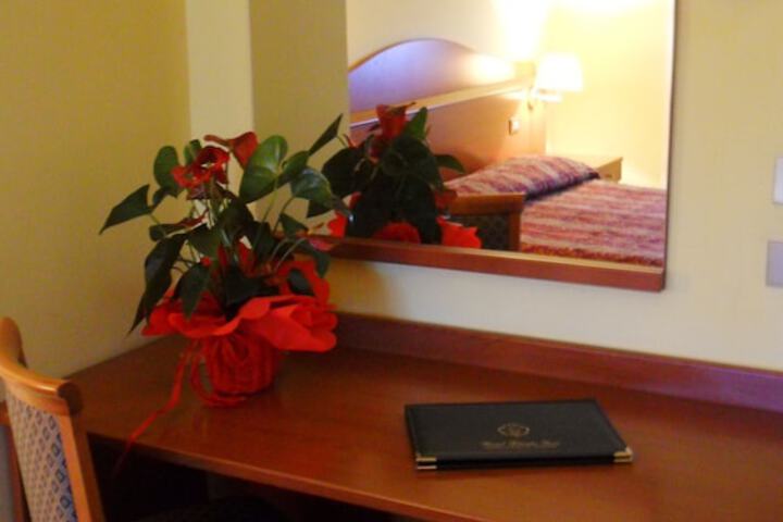 Room 11 of 30