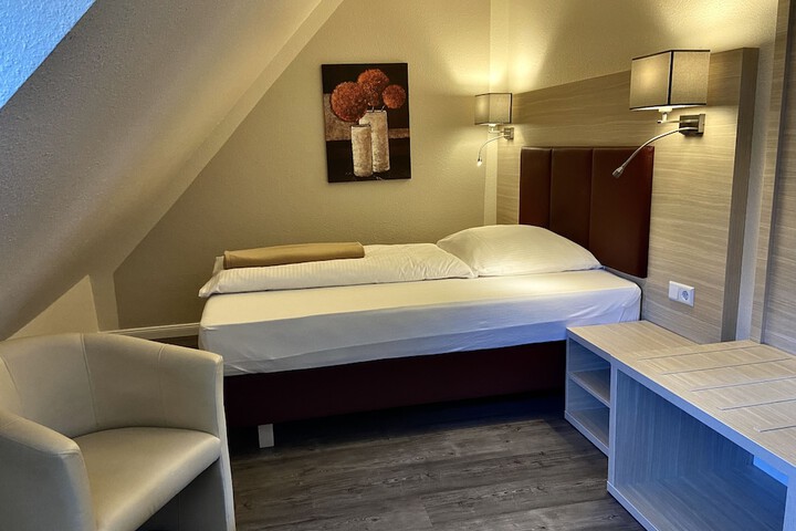 Room 10 of 37