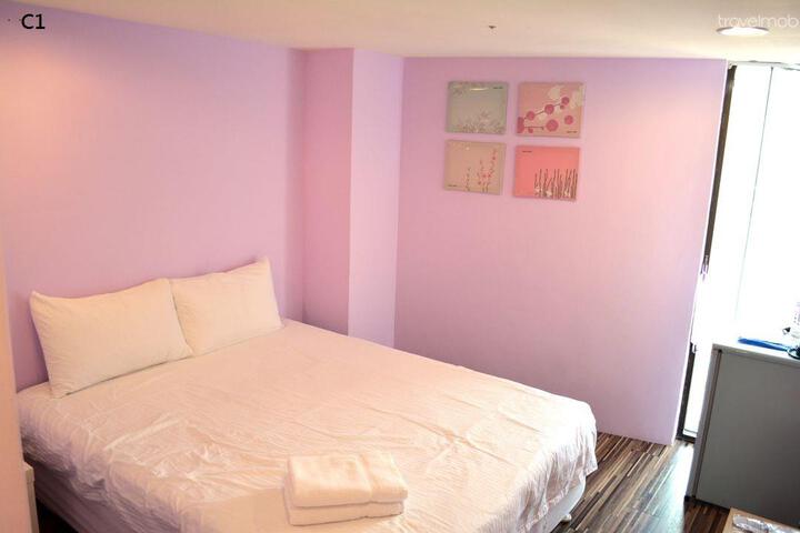 Room 2 of 5