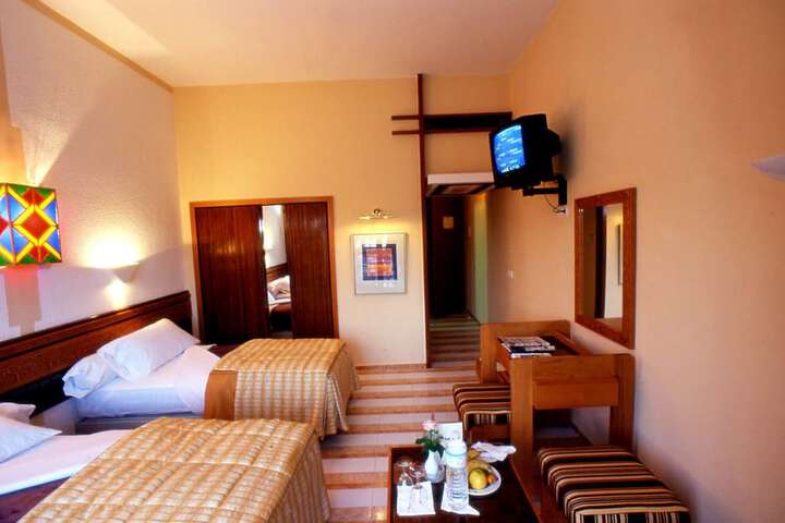 Room 17 of 32