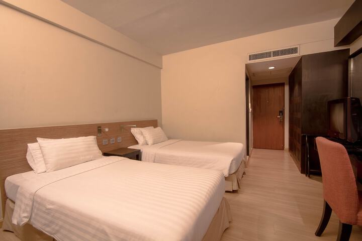 Room 5 of 48
