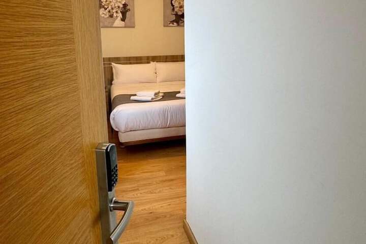 Room 2 of 38