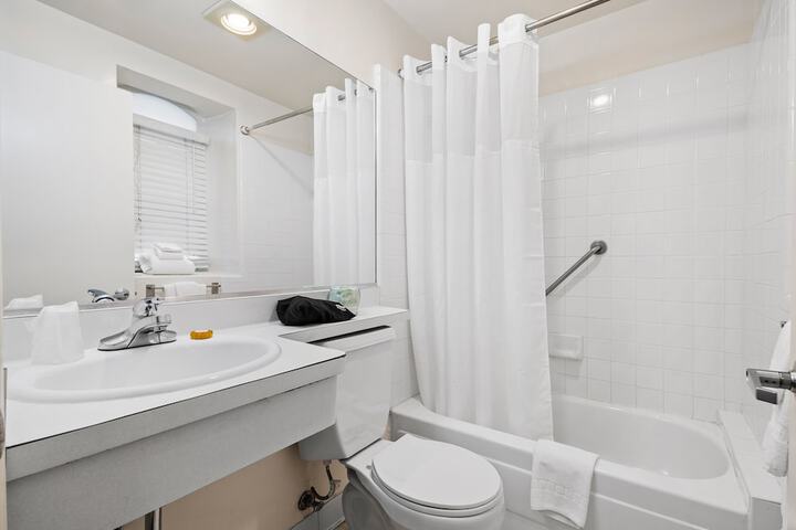 Economy Double Room (4 of 8)