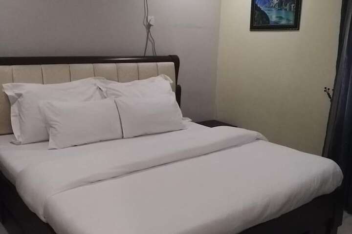 Room 18 of 34