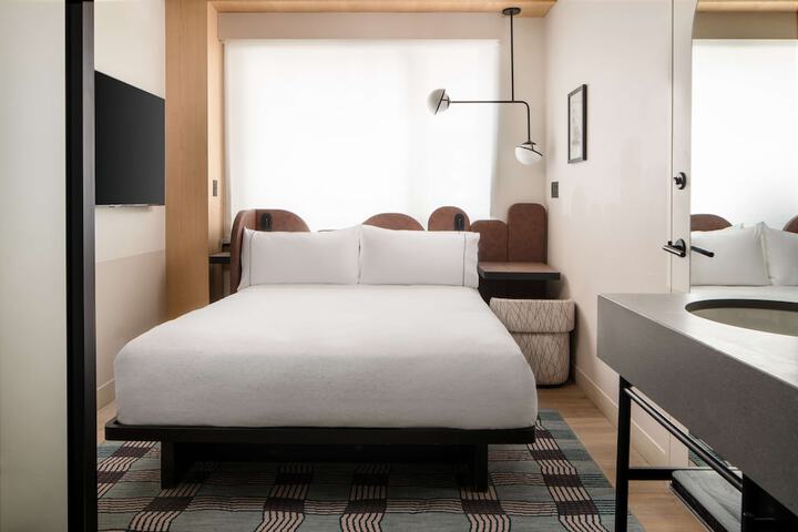 Room 19 of 57