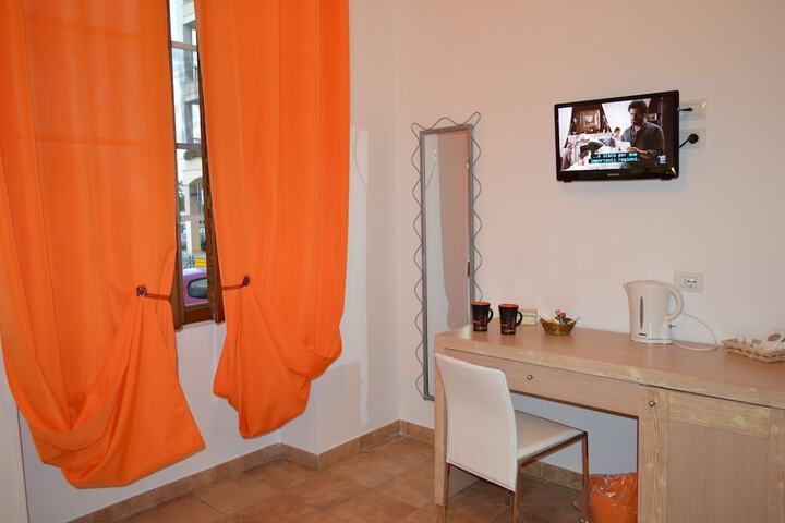 Room 4 of 44