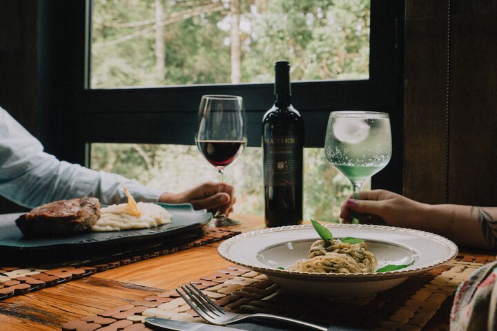 Dining 40 of 65