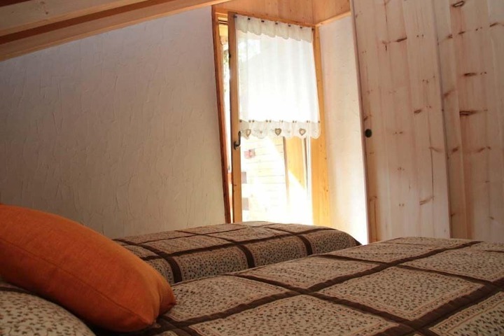 Room 3 of 8