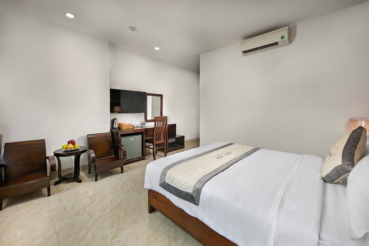 Room 10 of 37