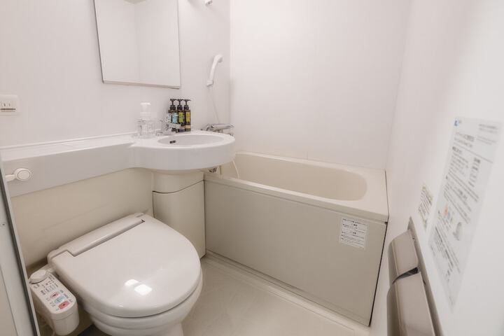 Room 28 of 62