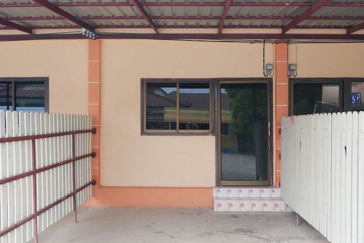 Room 5 of 8