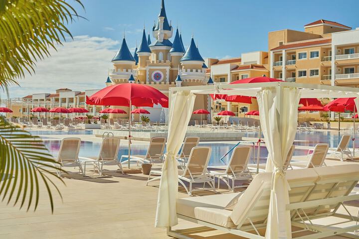 Pool Hotel