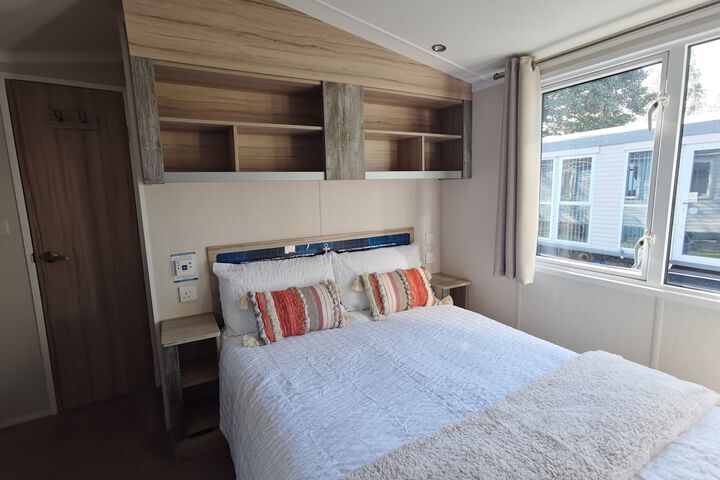 Room 4 of 38