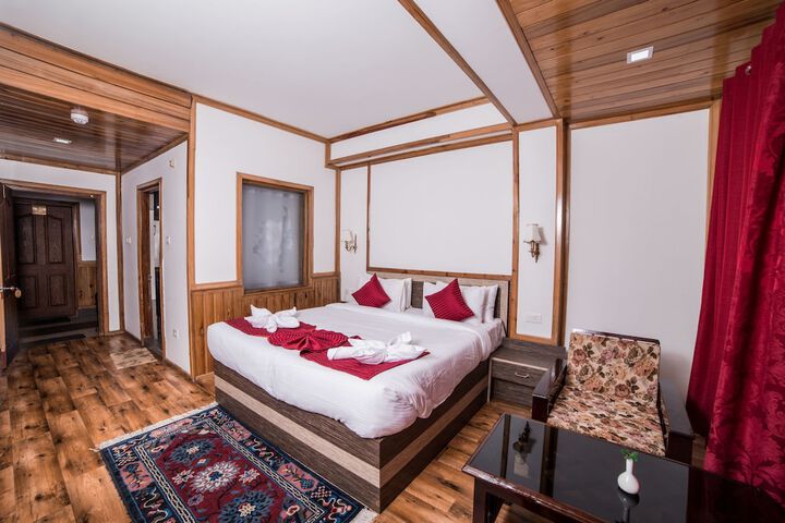 Room 11 of 28