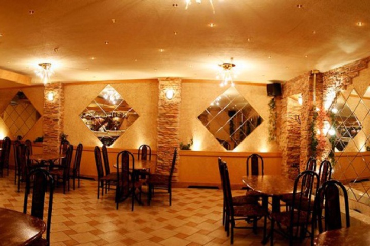 Dining 10 of 31
