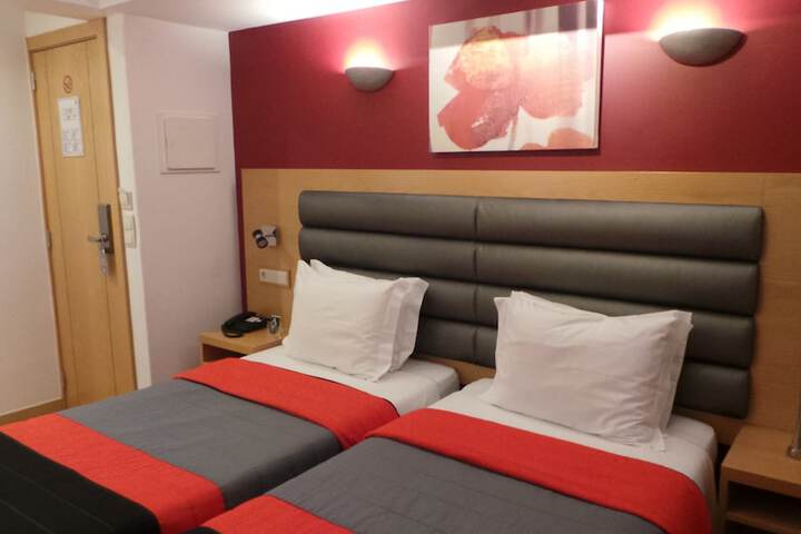 Room 11 of 37