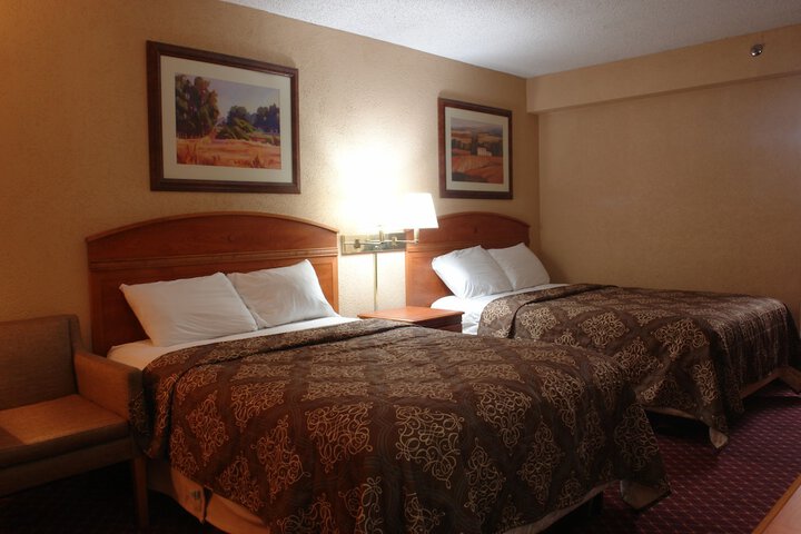 Standard Room, King or Two Doubles (2 of 7)