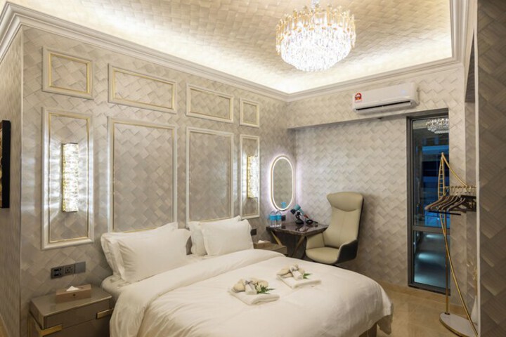 Room 6 of 36