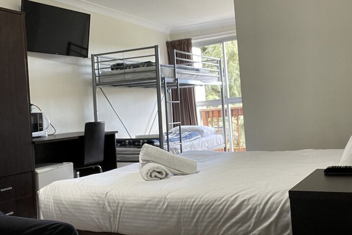 Room 12 of 110