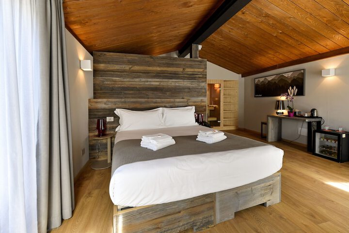 Room 4 of 68