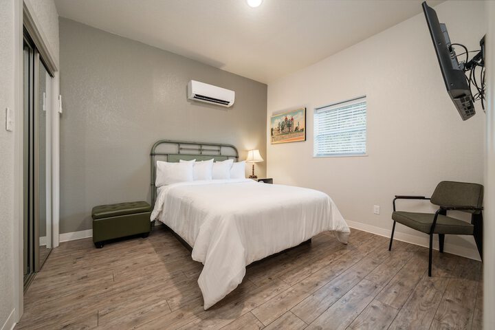 Superior Room 1 Queen Bed (72 of 168)