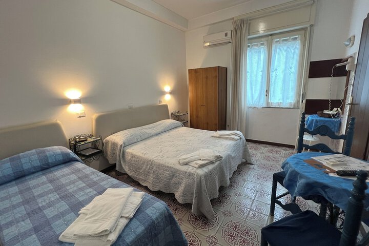 Room 13 of 21