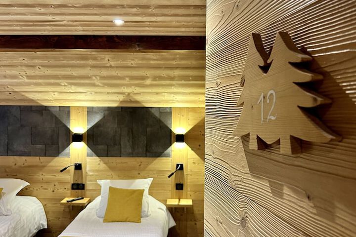 Room 22 of 153