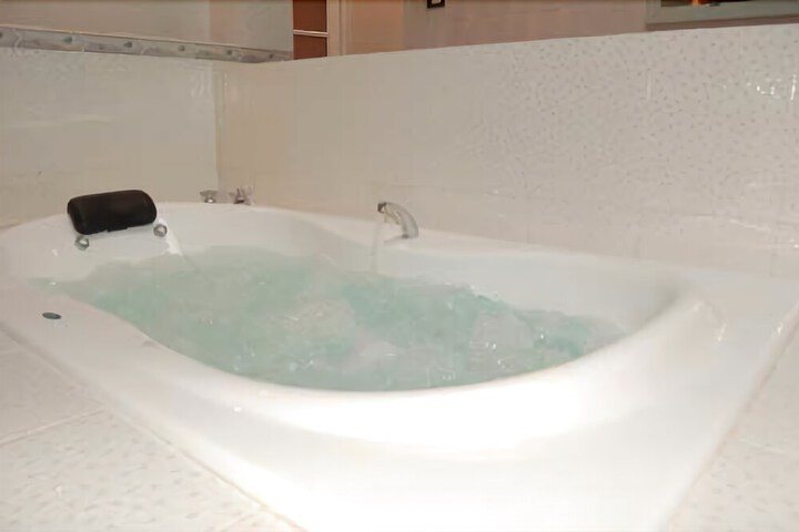Jetted Tub