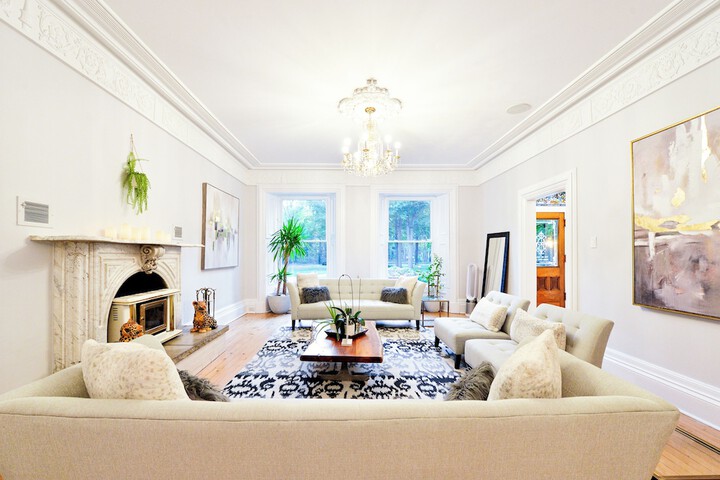 Lounge 43 of 61