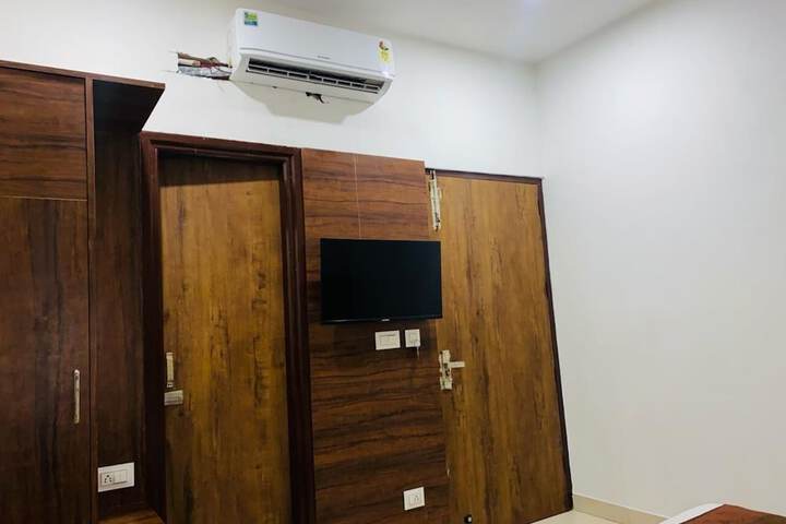 Room 7 of 27