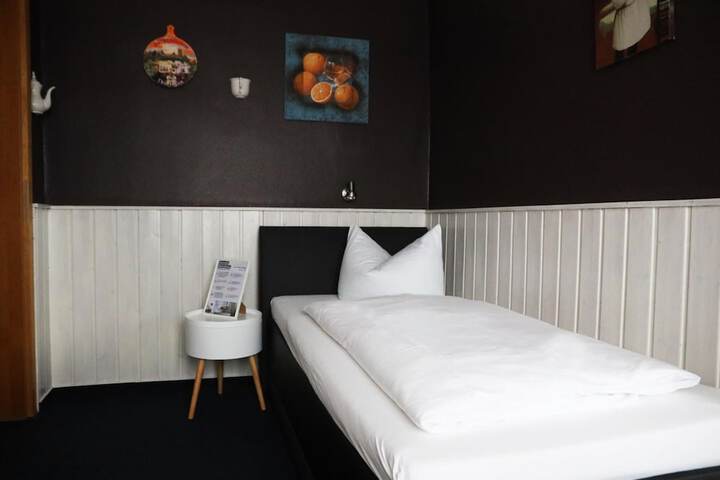 Room 7 of 35