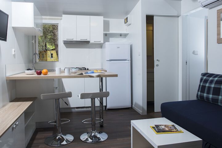 Room 10 of 27