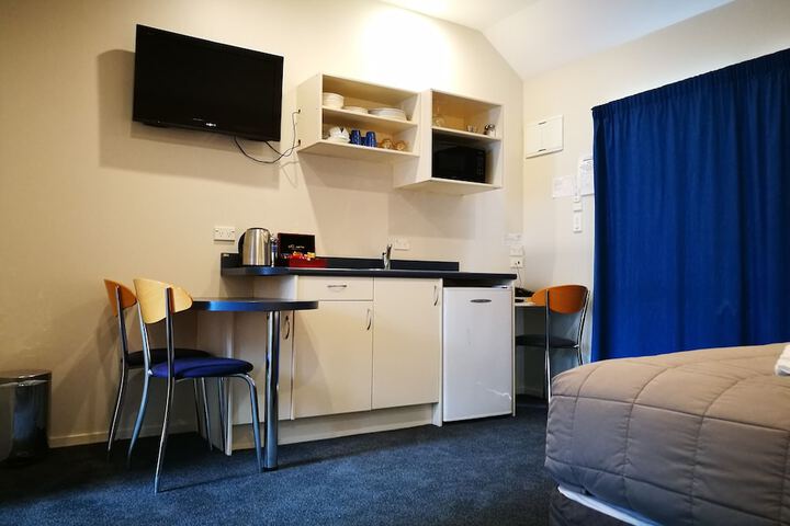 Room 28 of 63