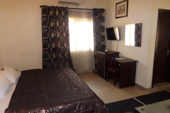 Room 4 of 39