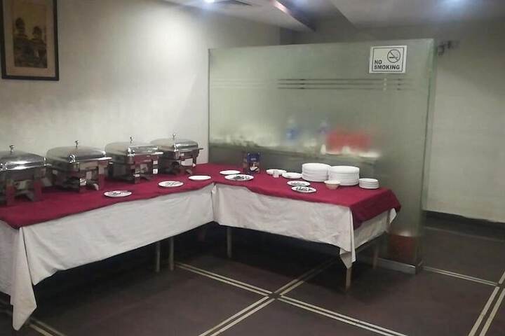 Dining 8 of 12
