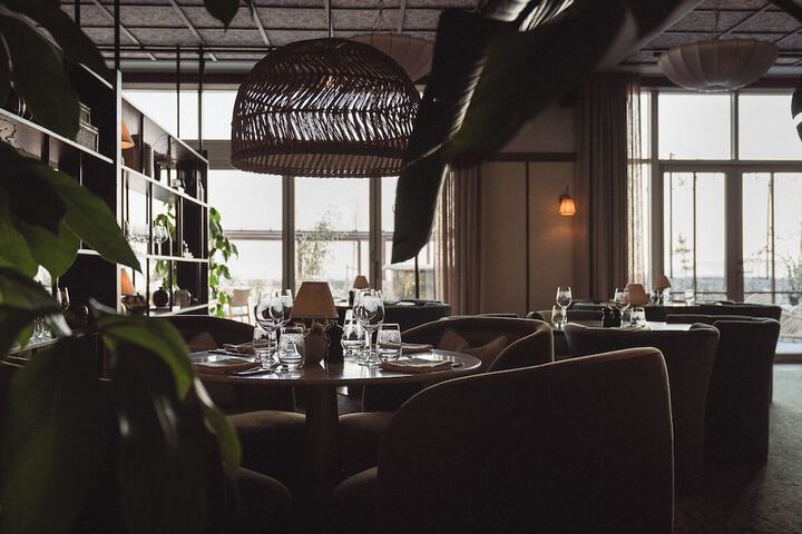 Dining 47 of 62