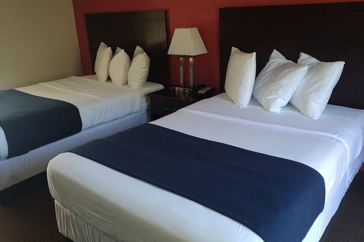 2 Double Beds (10 of 11)
